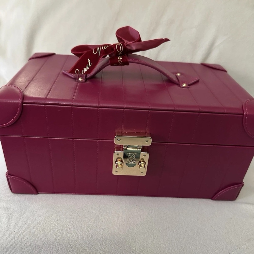 Victoria’s Secret Jewelry/All Purpose Box W/Mirror,New